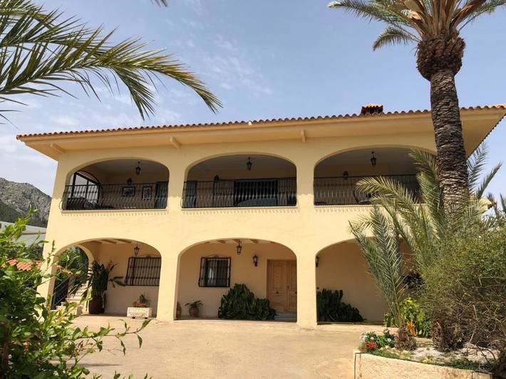 Casa rural para 19 personas, con jardín además de vistas y piscina, Se admiten mascotas en Polop de la Marina - 2