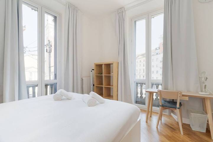 Ganze Wohnung, Spacious and welcoming 115m2 apartment, perfect for up to 6 people, located on the second floor of a building with lift.The accommodation is located along Corso Buenos Aires, the famous Milanese shopping street, a very short distance from the M1 Porta V in Mailand, Mailand Provinz
