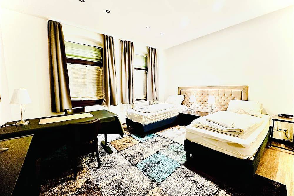 Entire apartment, Sought-after residential area: 2 rooms, 4 beds, garden in Halle (Saale), Saale-Unstrut