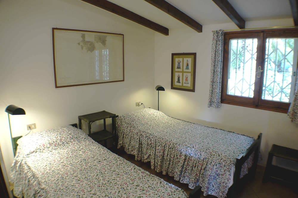 30 metri dal mare. 2 camere, 2 bagni. Bbq. Wifi. Biglietti nave scontati. in Cala Cipolla, Teulada