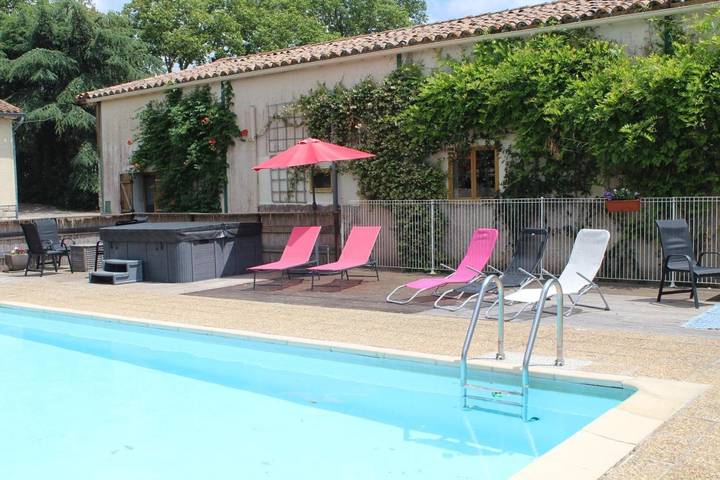 Location de vacances pour 6 personnes, avec vue ainsi que jardin et piscine, animaux acceptés à Arques (Aude) - 4