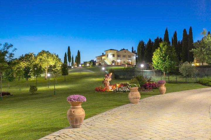 Casa vacanza per 6 persone, con Balcone e Terrazza nonché Giardino e Piscina ad Arezzo
