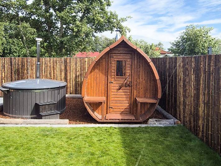 Ferienhaus für 8 Personen, mit Balkon/Terrasse und Whirlpool sowie Terrasse und Garten in Jade - 4