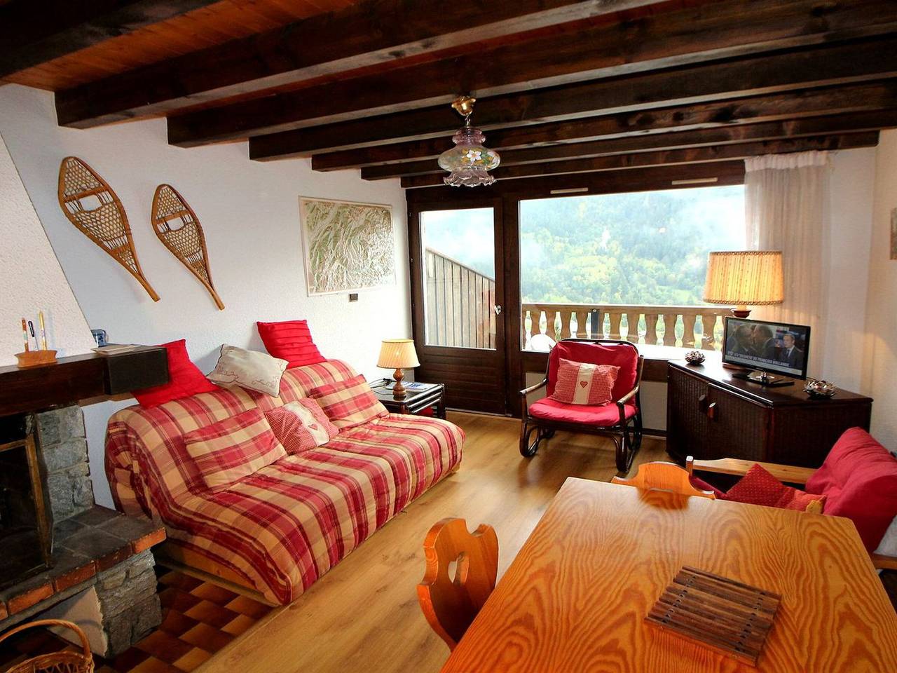 Entire apartment, Duplex for 6, Champagny-en-Vanoise, pets allowed, private parking in Champagny-en-Vanoise, Vanoise National Park