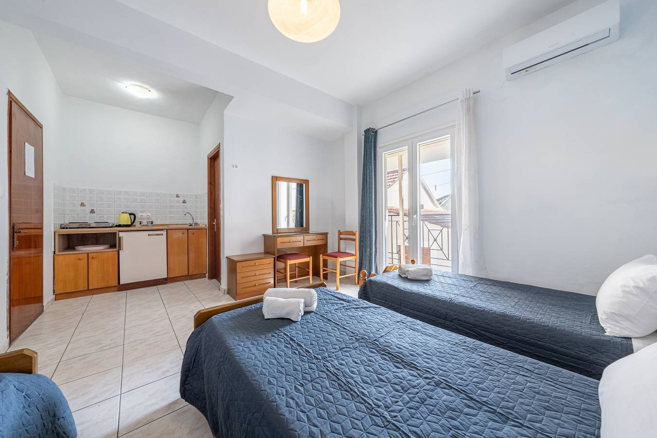 Ganzes Studio, Einzimmerapartment '3 Standard' mit gemeinsamer Terrasse, Wi-Fi und Klimaanlage in Kavos, Korfu