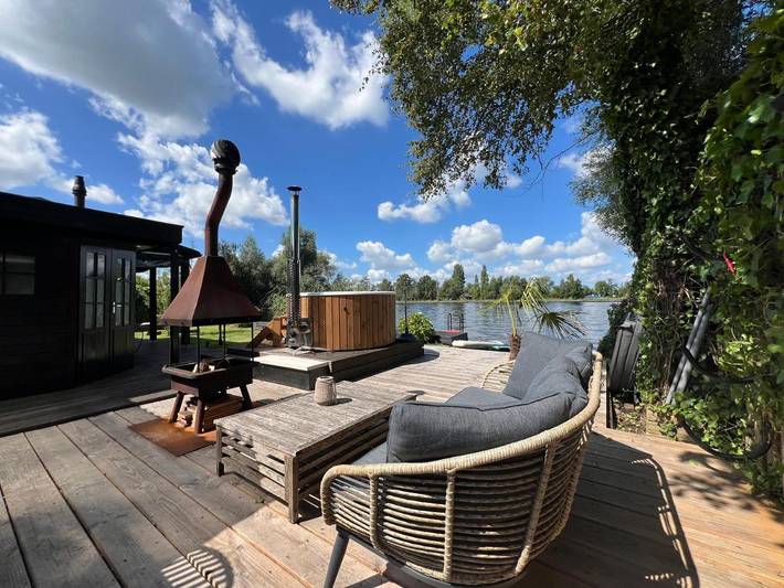Vakantieappartement voor 6 personen, with Whirlpool and Terras as well as Tuin and Sauna in Uithoorn