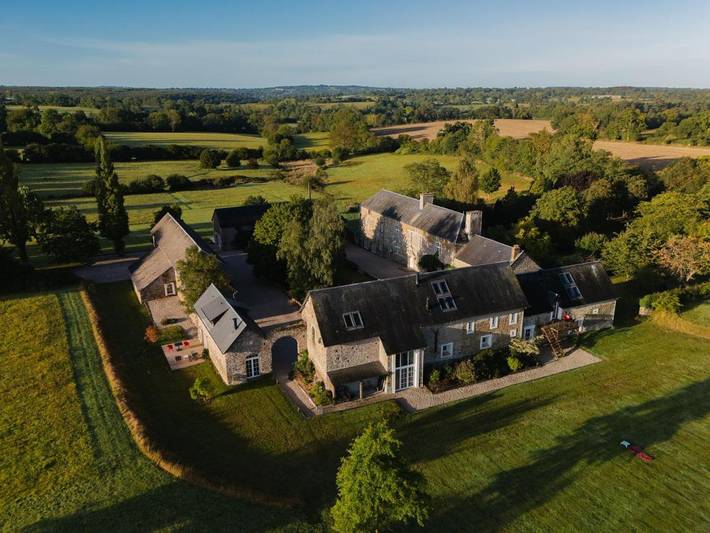 Chambre d’hôte pour 2 personnes, avec vue et jardin à Cerisy-la-Forêt