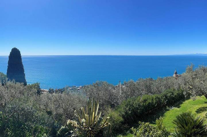 Sea view cottage among olive trees in Genua (Stadt), Genua