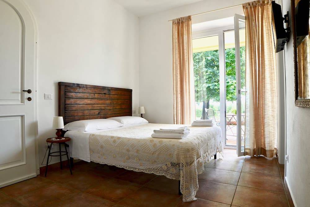 Wonderful Farmhouse \" Il Casale Del Gelso\" Near Rome And The Sea. in Genzano di Roma, Parco Regionale dei Castelli Romani