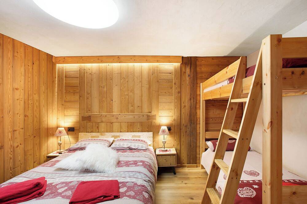 Entire apartment, Holiday Apartment 'Jorasses La Maison de Courma' with Mountain View & Wi-Fi in Courmayeur, Wallisian Alps