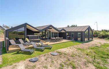 Ferienhaus für 12 Personen, mit Pool und Sauna sowie Terrasse, mit Haustier in Blokhus