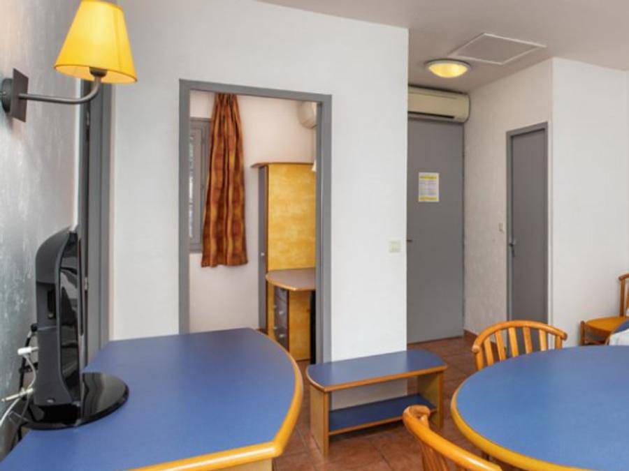 Sowell - Résidence Les Chênes Verts - Studio 2 personnes - Studio 4 personnes Classique pour 2 personnes in Boulouris, Saint-Raphaël