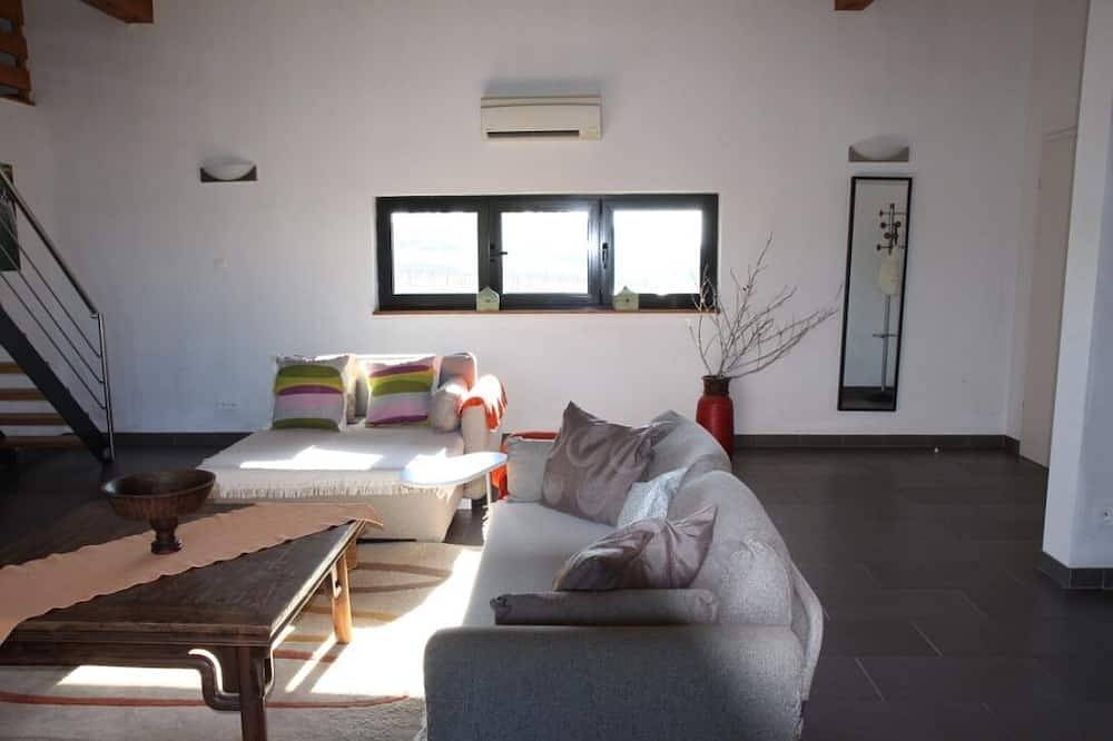 Appartement entier, Jours de vigne - Appartement contemporain pour 8 personnes in Villegailhenc, Région de Carcassonne