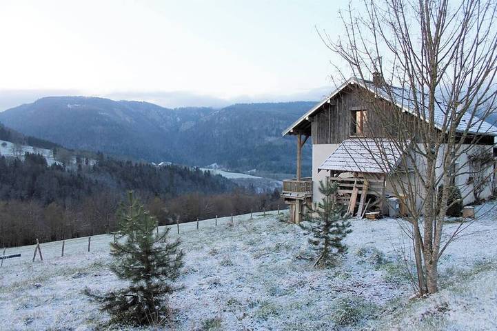 Gîte pour 8 personnes, avec balcon et jardin, animaux acceptés à Vaucluse (Doubs)