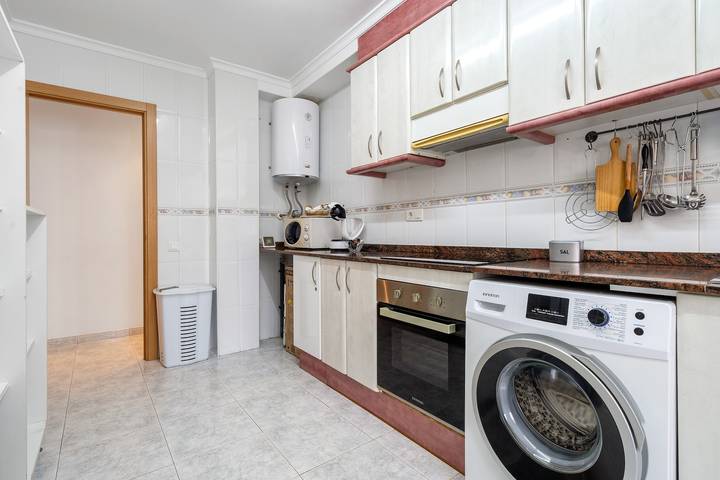 Apartamento entero, Apartamento 'Constancia' con vistas a la montaña, Wi-Fi y aire acondicionado in San Carlos de la Rápita, Delta del Ebro