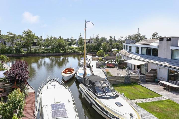 Ferienhaus für 6 Personen, mit Terrasse und Garten sowie Seeblick und Ausblick in Lemmer