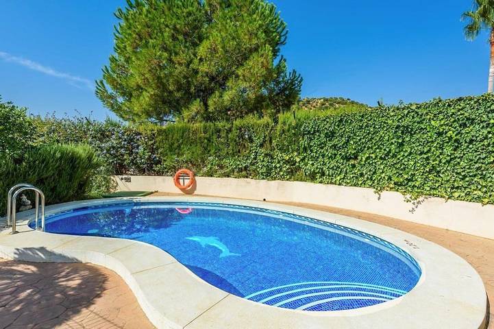 Casa rural para 8 personas, con jardín y terraza en Almogía