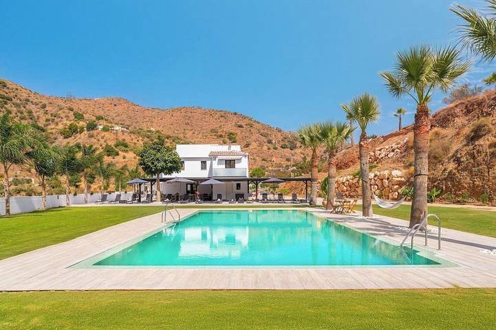 Chalet para 28 personas, con jardín - 1