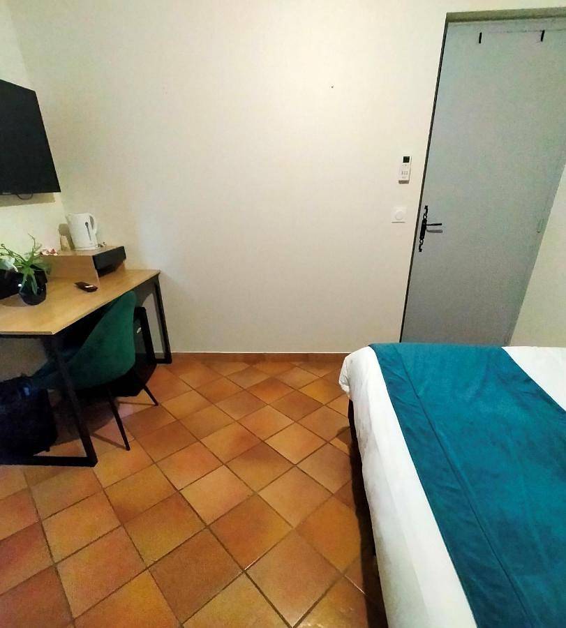 Standard Single Room with Shower in Avignon, Vaucluse