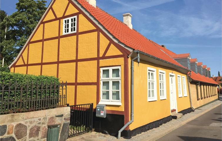 Ferieudlejning for 6 personer, med Terrasse og Have i Nysted