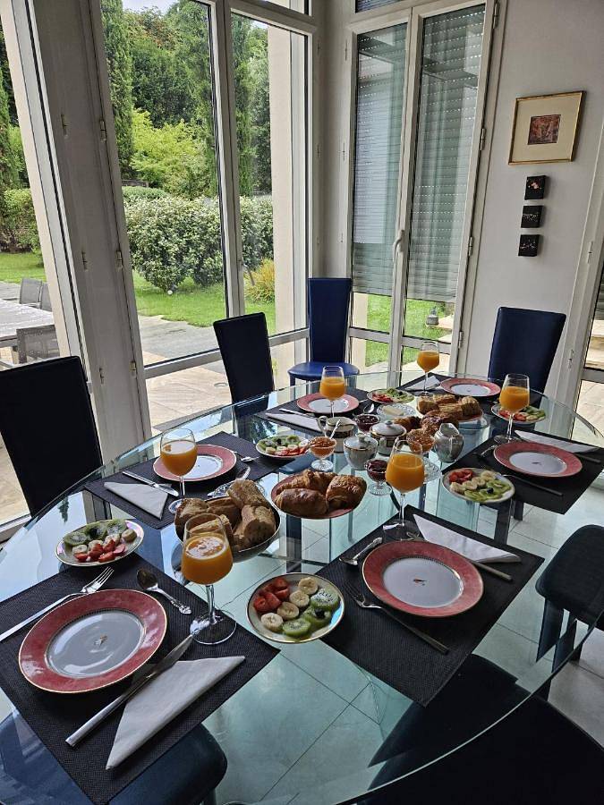 Location de vacances pour 2 personnes, avec vue ainsi que terrasse et jardin à Saint-Germain-en-Laye - 2