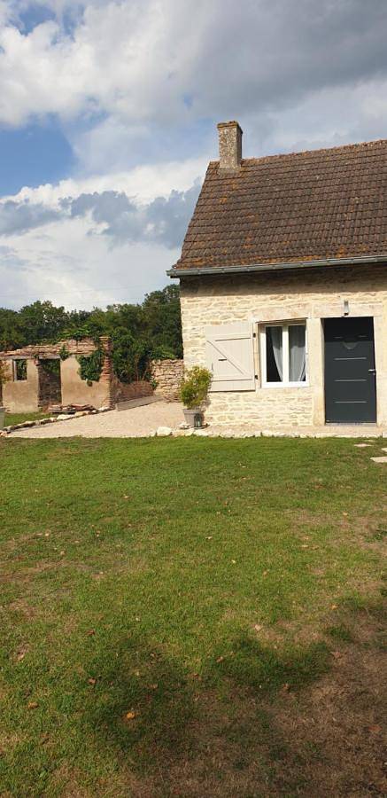 Double Room with Terrace in Saint-Germain-du-Plain, Région de Chalon-sur-Saône