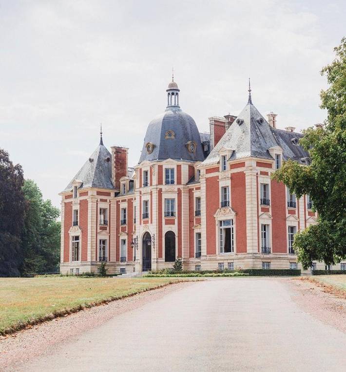Gîte pour 6 personnes, avec Terrasse et Jardin ainsi que Piscine et Vue à Entrains-sur-Nohain
