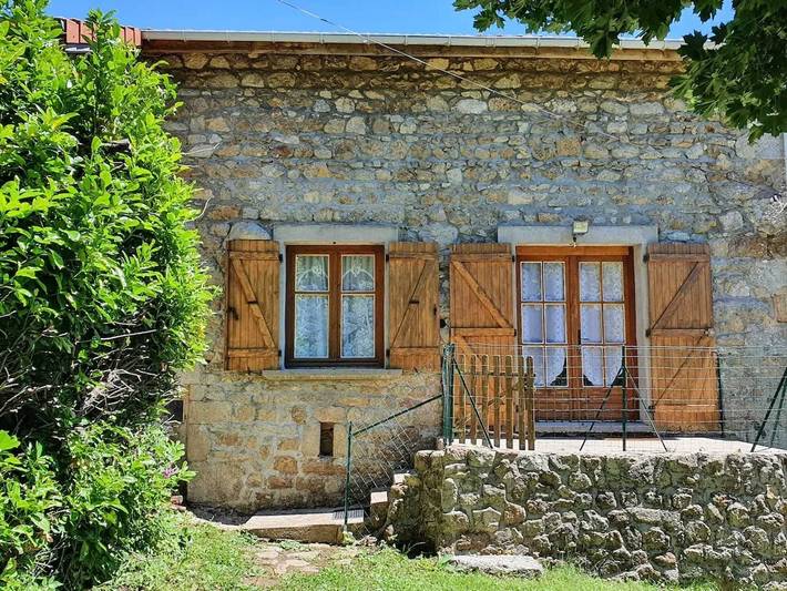 Gîte pour 4 personnes, avec jardin dans Prabouré