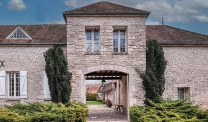 Gîte pour 24 personnes, avec piscine ainsi que jardin et terrasse, animaux acceptés dans Sceaux-du-Gâtinais