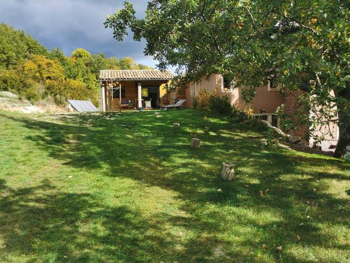 Chambre d’hôte pour 2 personnes, avec jardin et vue à Blieux