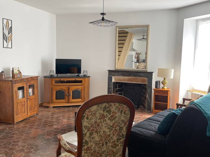 Renoviertes Haus im Ruhigen Dorf mit Privatem Hof in Junay, Region Avallon