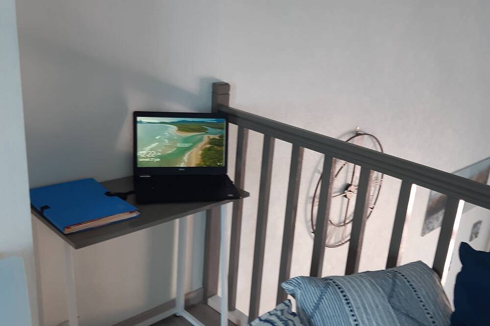 Entire apartment, Beachfront apartment on Juno Beach in Bernières-sur-Mer, Caen region