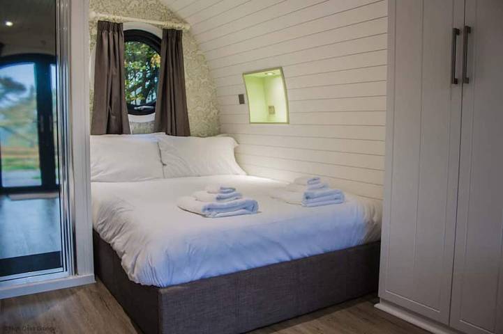 Cabane en bois pour 2 personnes, avec terrasse - 1