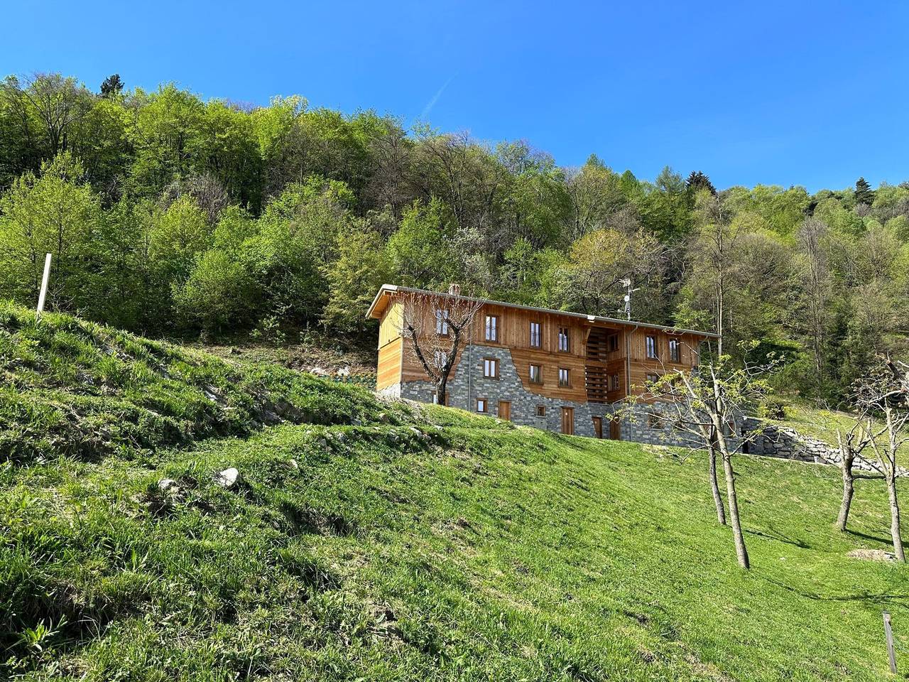 Appartamento intero, Appartamento in Chalet di Lusso “Baita Treeb Tivano” con Vista Lago e Giardino – Bellagio (Civenna) in Civenna, Comune di Bellagio