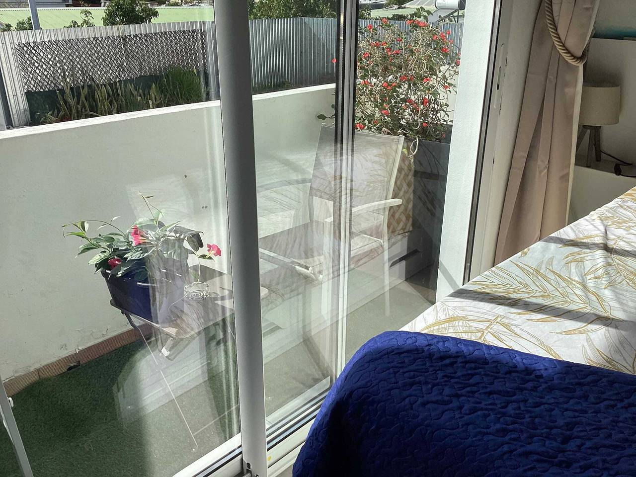 Entire studio, Charming studio with pool in Le Port of 20 m² in La Réunion