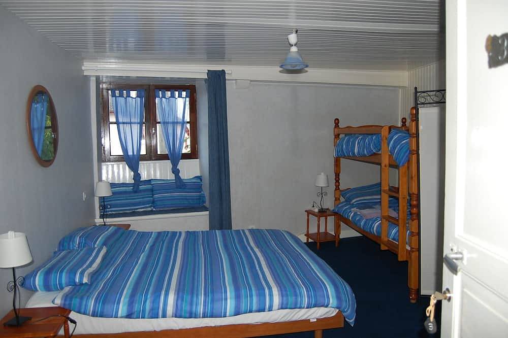 Chambre Vanda 5 personnes - Maison d'hôtes Mariposa in Lanne-en-Barétous, Béarn