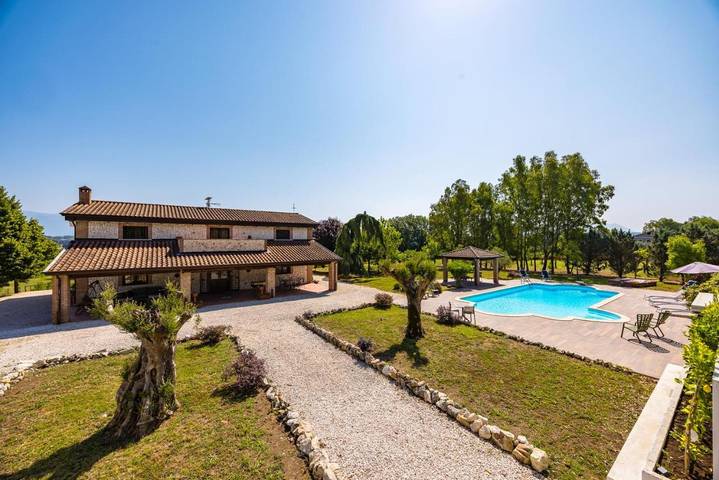 Casa vacanza per 8 persone, con Balcone e Idromassaggio nonché Terrazza e Giardino a Caiazzo