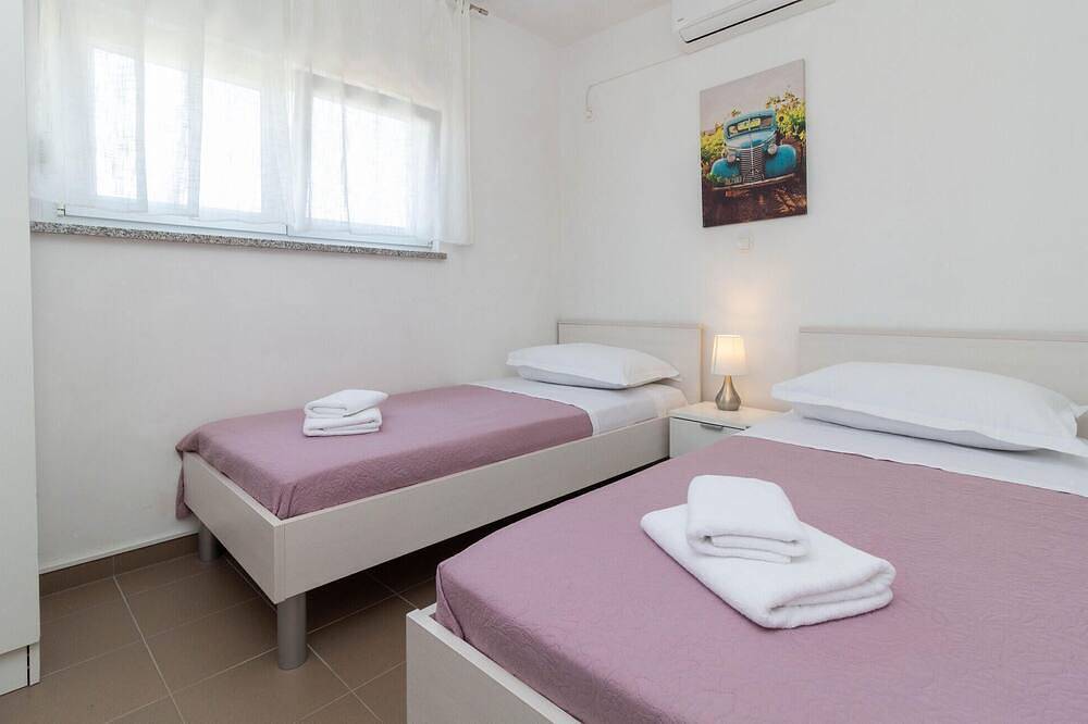 Entire apartment, Cozy apartment in Jasenice with Wifi in Maslenica, Zadar
