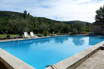 Gîte pour 3 personnes, avec jardin et terrasse à Saignon