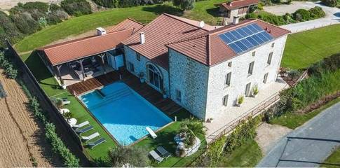 Location de vacances pour 15 personnes, avec bassin pour enfant et piscine ainsi que vue et jardin, animaux acceptés dans Saint-Michel-de-Lapujade