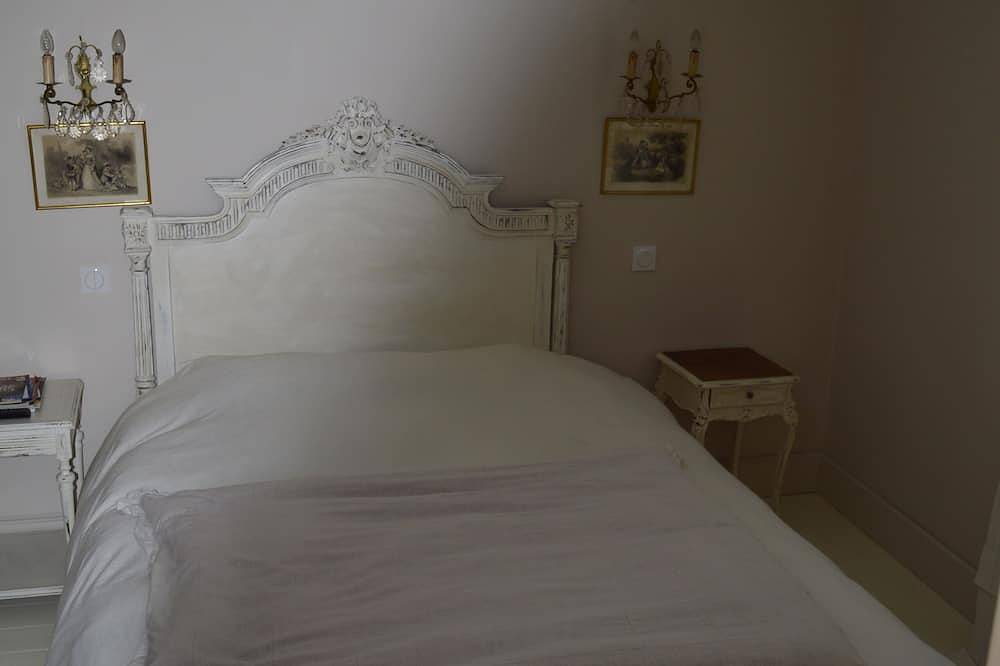 Charming Perigourdine Along The Dordogne in Cours-de-Pile, Périgord Pourpre