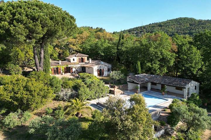 Villa pour 10 personnes, avec terrasse et jardin, animaux acceptés à La Garde-Freinet