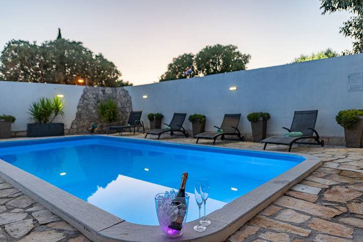 Villa für 10 Personen, mit Balkon und Terrasse sowie Garten in Zadar - 2