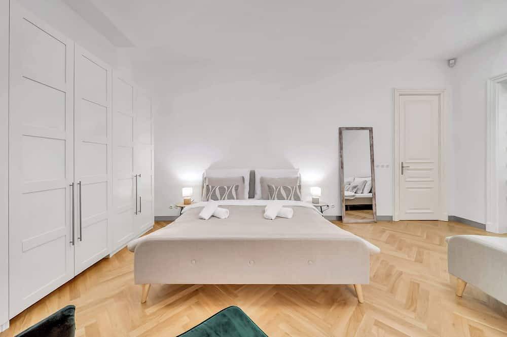 Entire apartment, Spacious Stylish Apartment in City Centre in Bratislava, Bratislava region