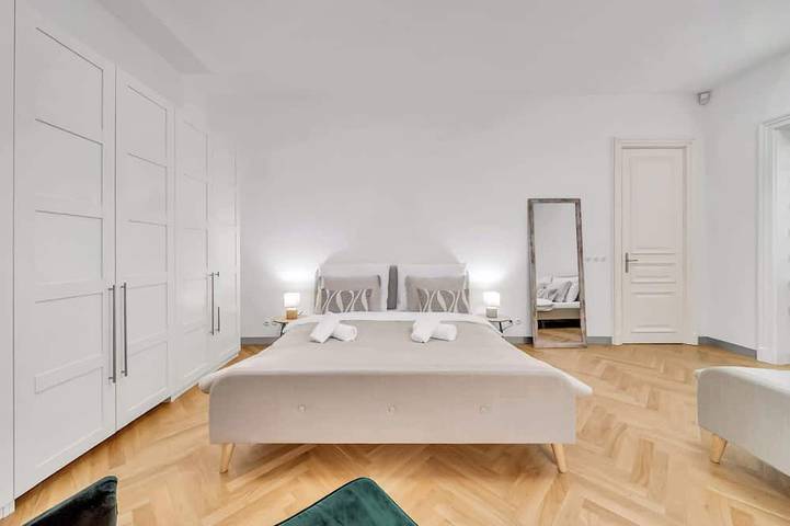 Ganze Wohnung, Spacious Stylish Apartment in City Centre in Bratislava, Bratislava und Umgebung
