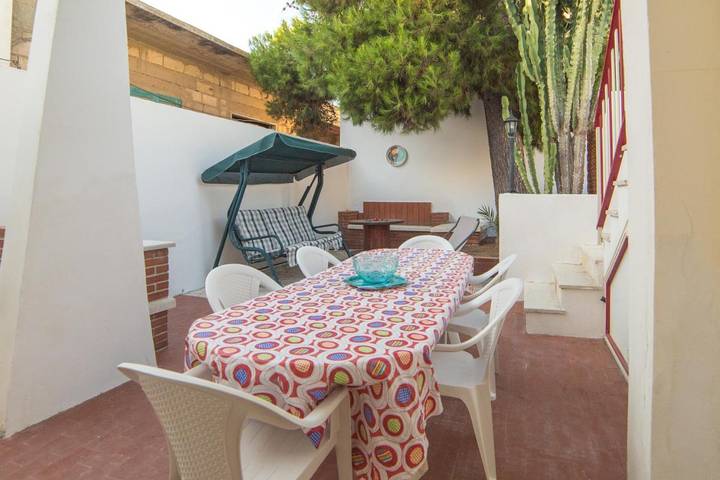 Location de vacances pour 10 personnes, avec jardin à Cava d'Aliga