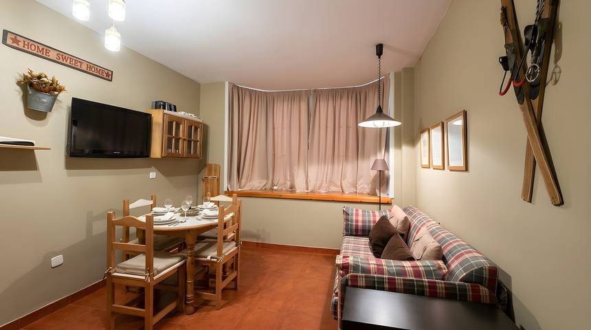 Entire apartment, Apartamento Con Garaje Cerca del telesilla in Sierra Nevada Ski Resort, Monachil
