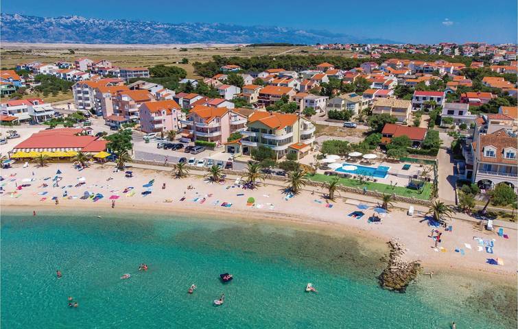 Ganze Ferienwohnung, Gemütliches Apartment mit Pool, Terrasse und Strandzugang in Povljana, Pag