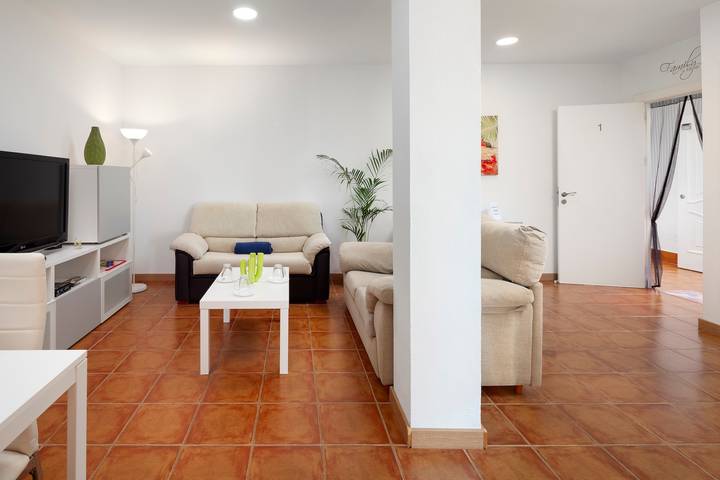 Entire apartment, "La Azomadilla" Apartment with Shared Terrace and Wi-Fi in Totalán, Cordillera Penibética
