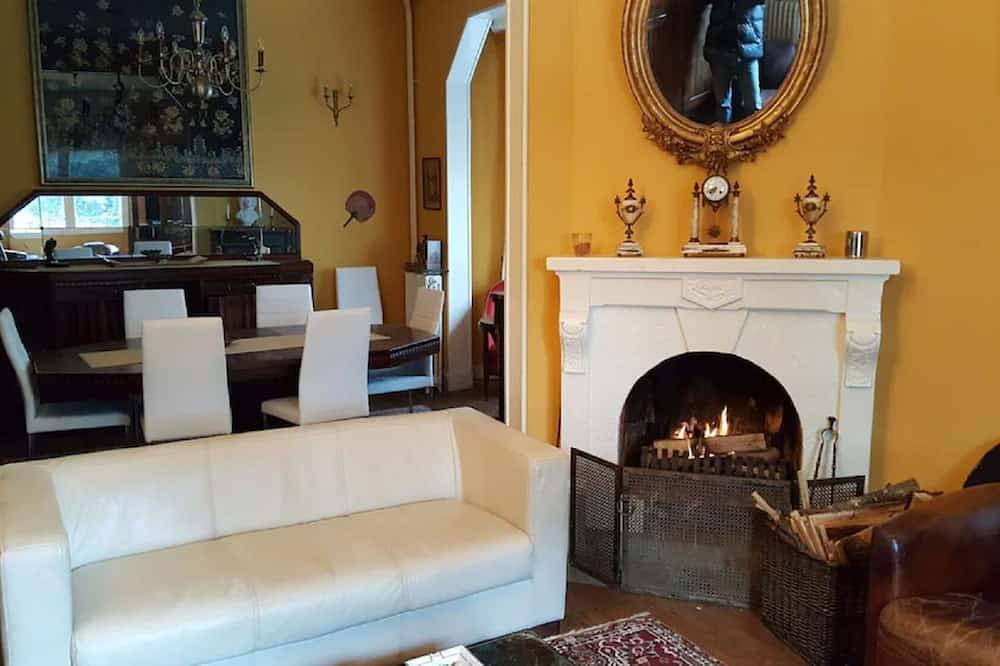 Belle Villa Art & Deco - Piscine Privée et Chauffée à 200 Mètres de la Plage in Le Moulleau, La Teste-de-Buch